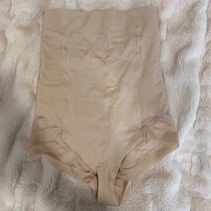 Spans high waisted underwear